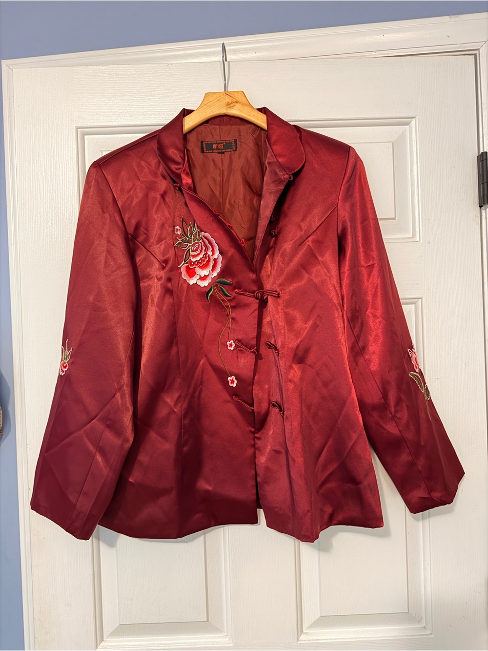 Vintage  Xīn Xuān Embroidered Silk Mandarin Blazer - Red